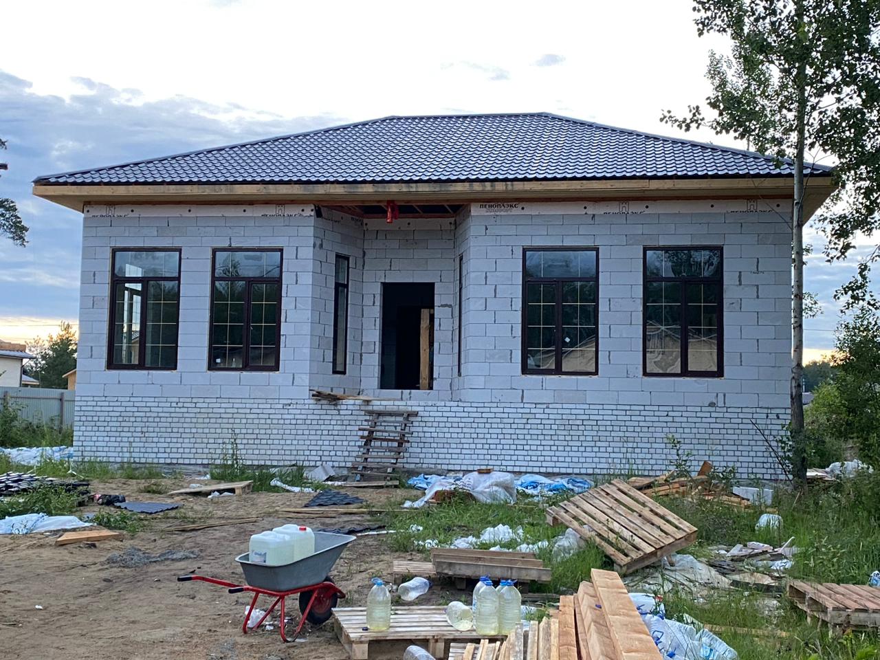 Монтаж шатровой крыши и кровли в Фрязино и Московской области
